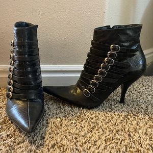 Bebe pointed black booties